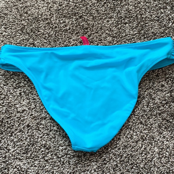 Victoria’s Secret Bikini. - Picture 10 of 11